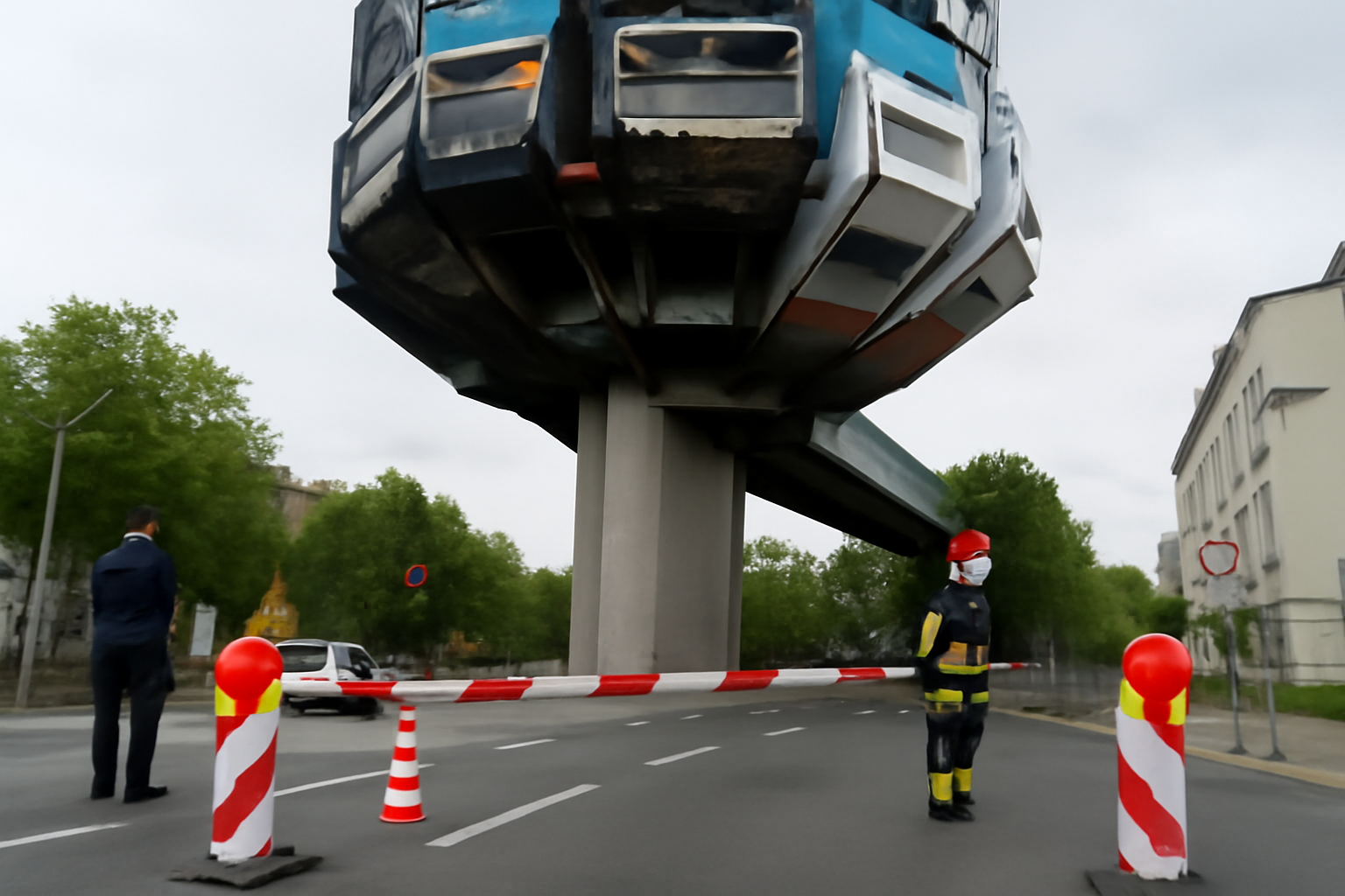 Straßenbereich am Bierpinsel bleibt nach Fassadenschaden gesperrt