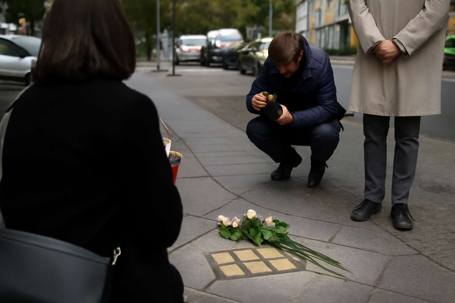 Vier Stolpersteine in der Berliner Straße 88 verlegt