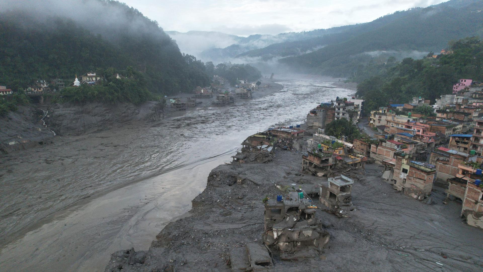 Nepal und Tibet: Opferzahl steigt und Suche nach Vermissten geht weiter