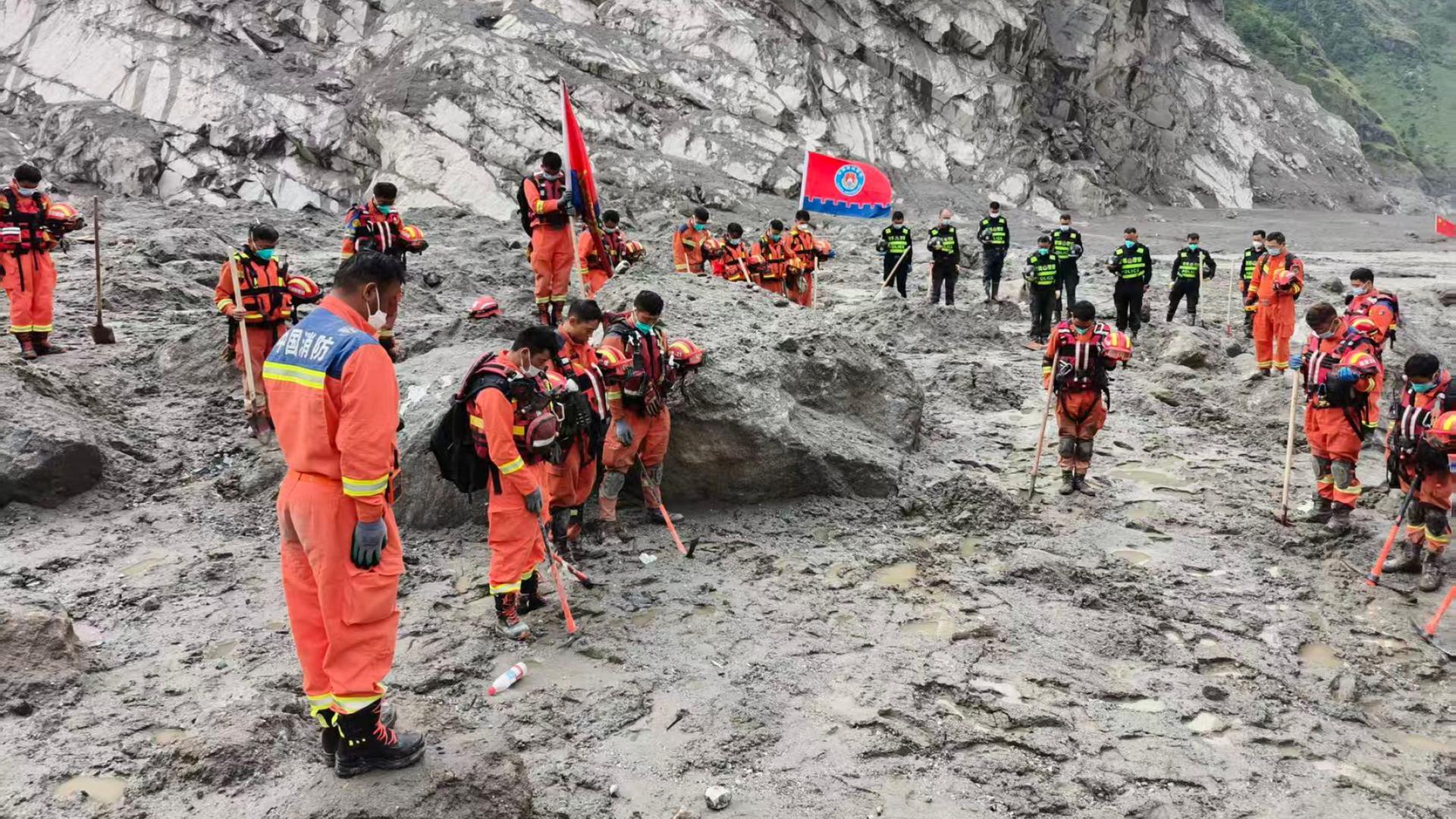 Zahl der Toten nach Sturzflut im Himalaya steigt auf 1.000