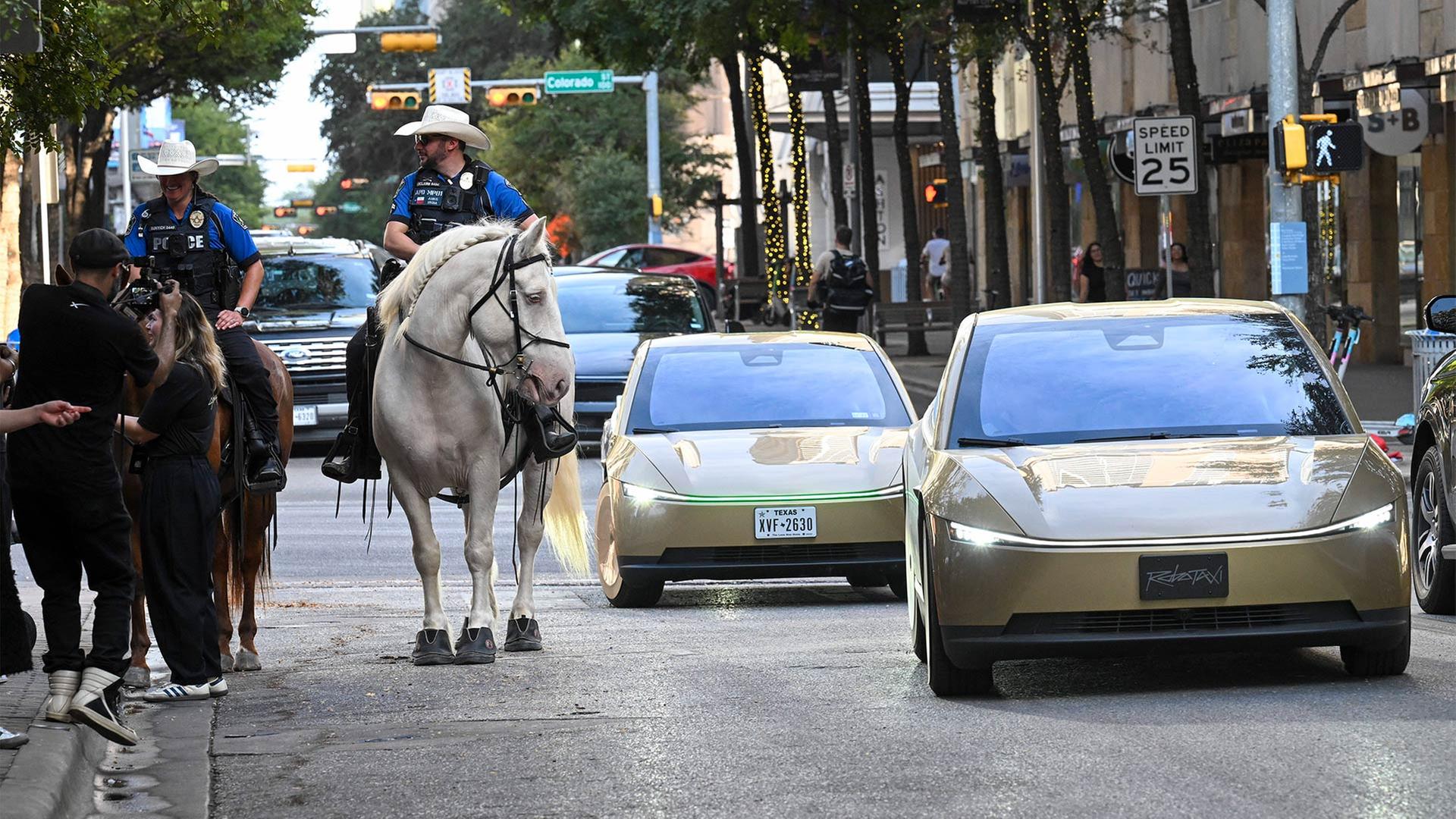 Tesla stellt fahrerloses Taxi "Cybercab" in Texas vor