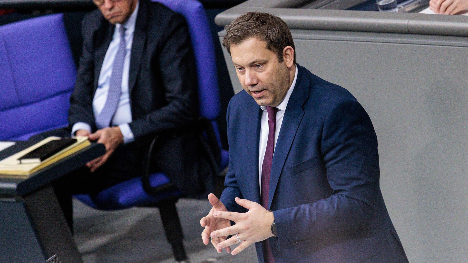 Bundestag berät Haushaltsentwurf für 2027