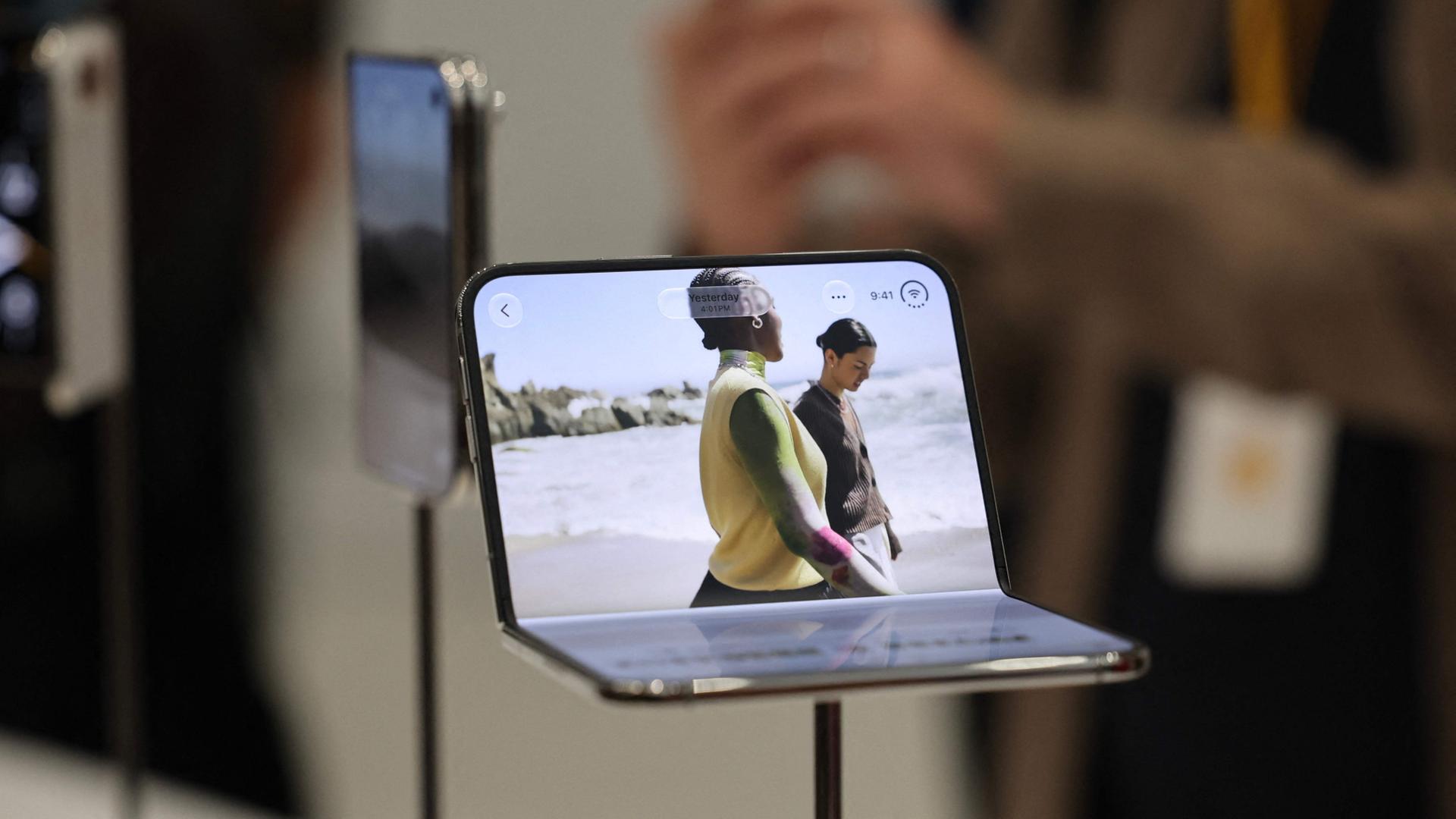 Apple präsentiert erstes faltbares iPhone