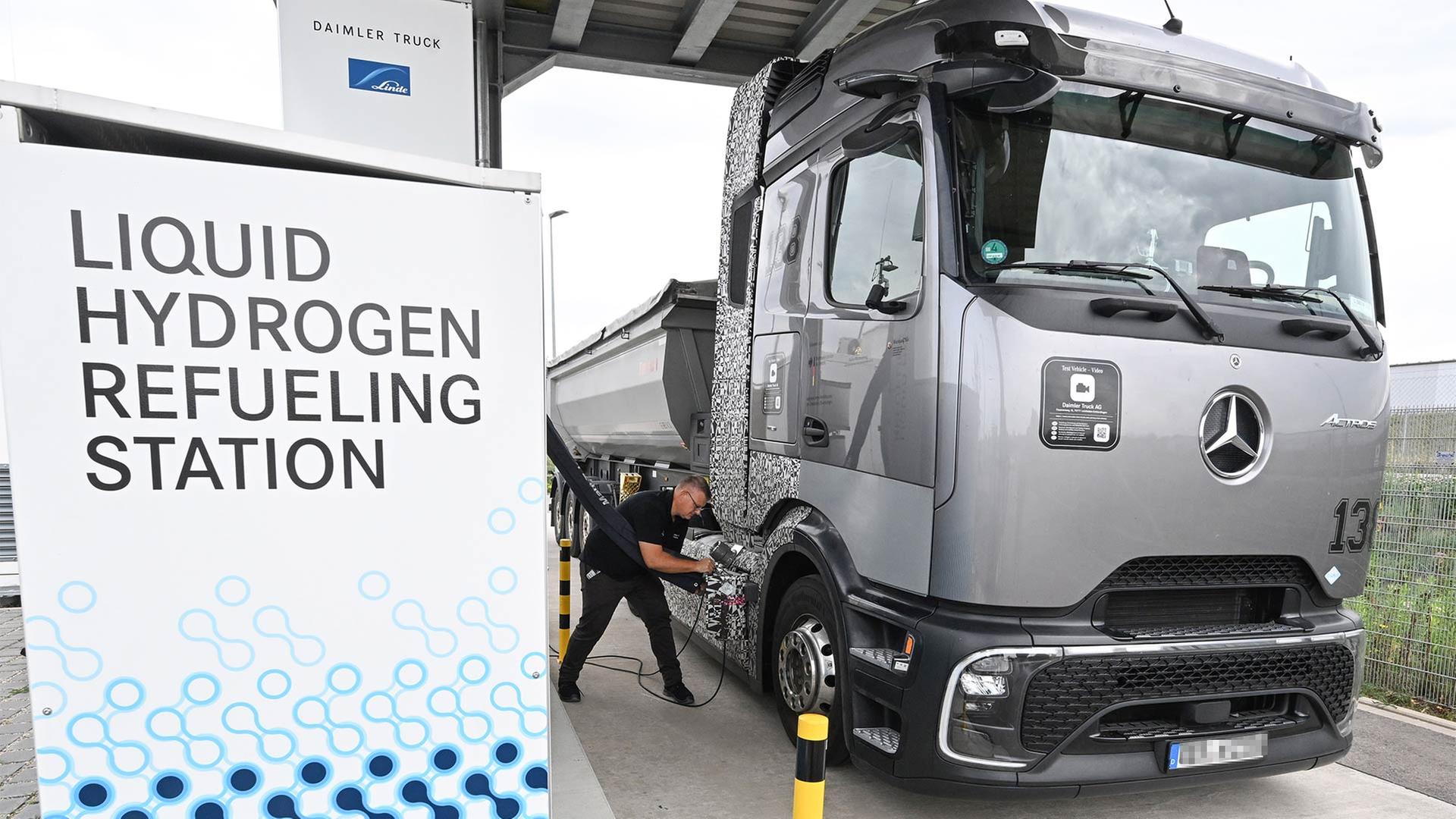 Daimler Truck investiert in Wasserstoff-Technologie