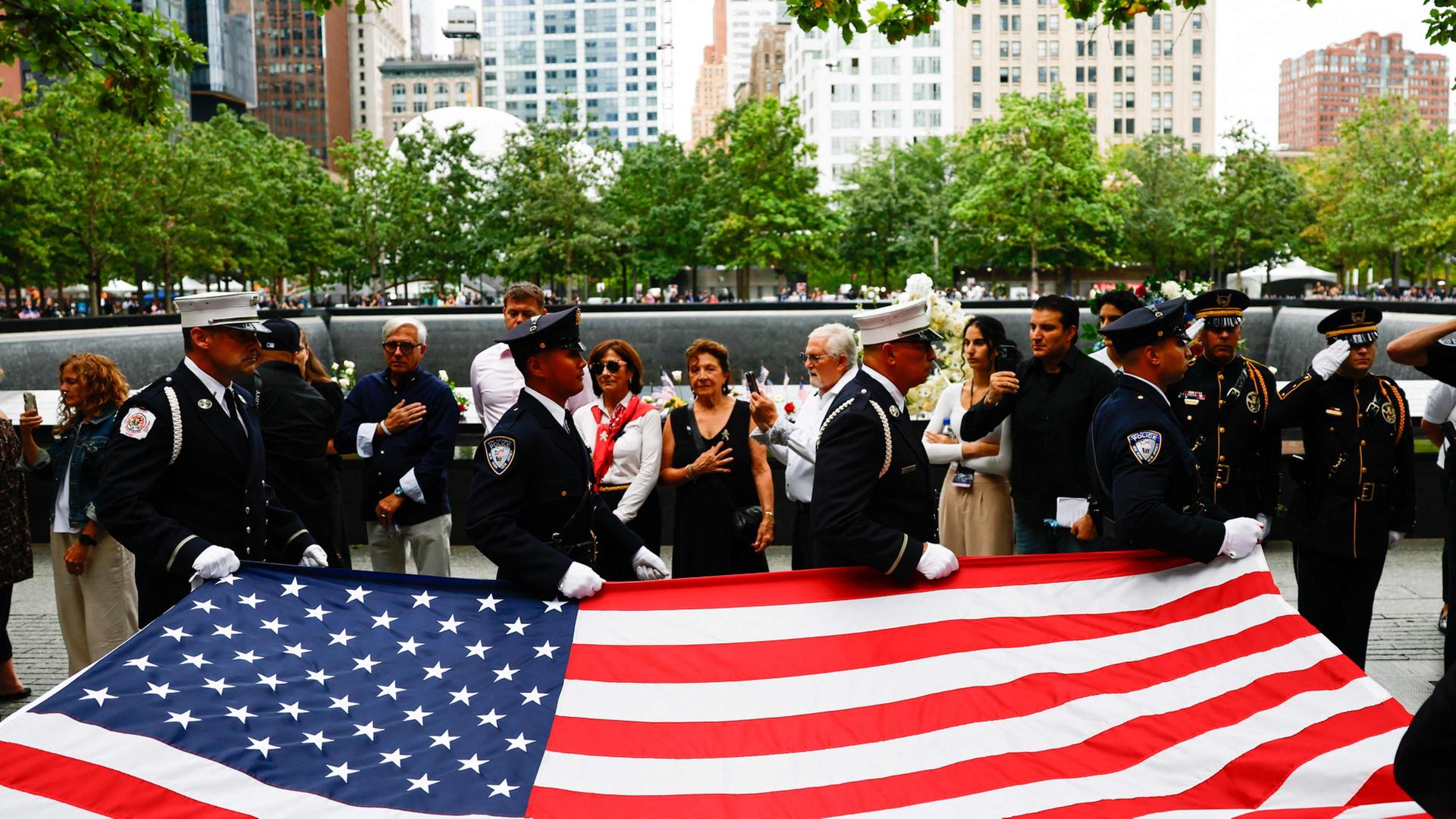 Gedenken zum 11. September in den USA: Ein ganzes Land trauert