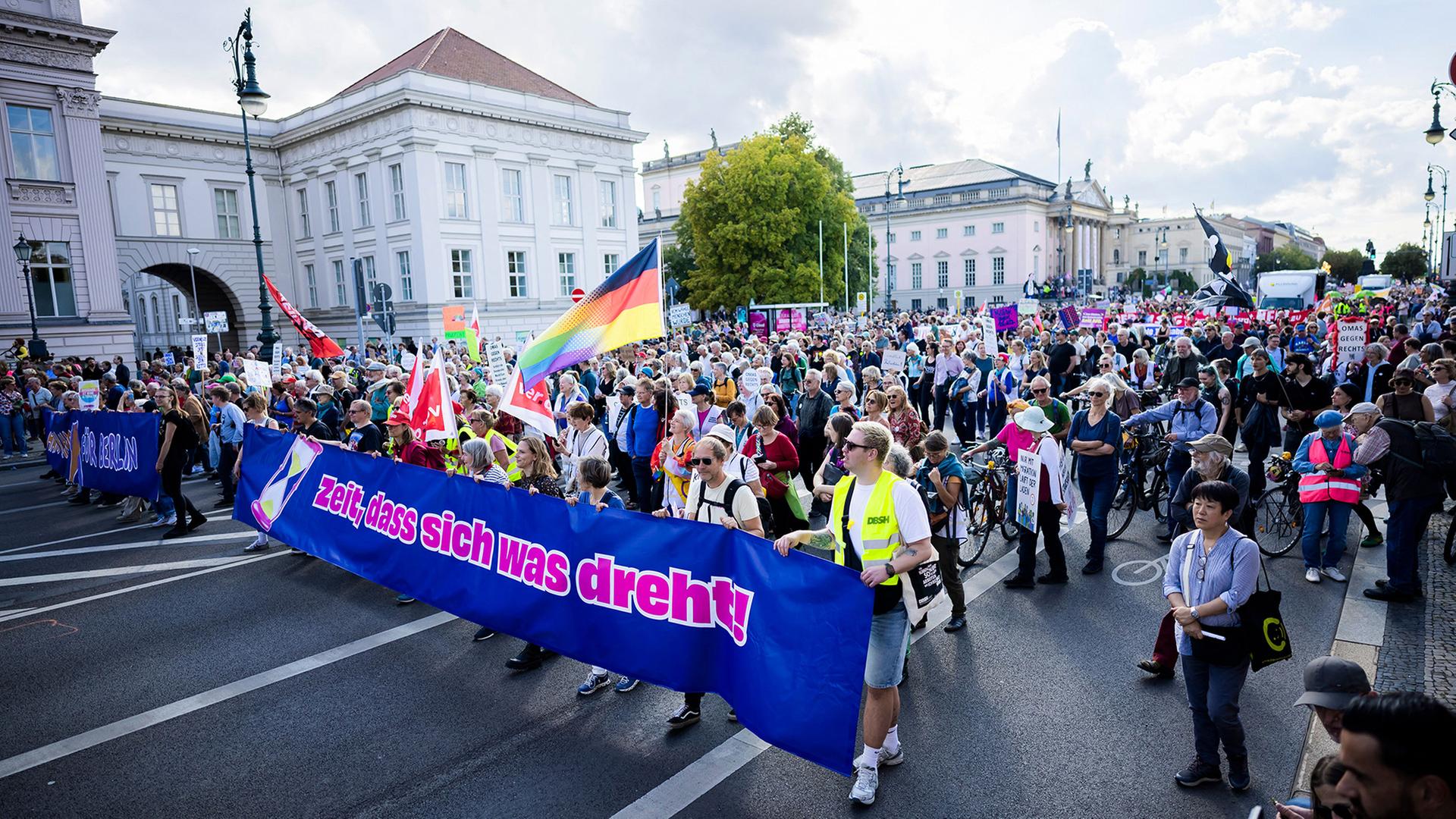 Zehntausende demonstrieren in Deutschland gegen Rechts