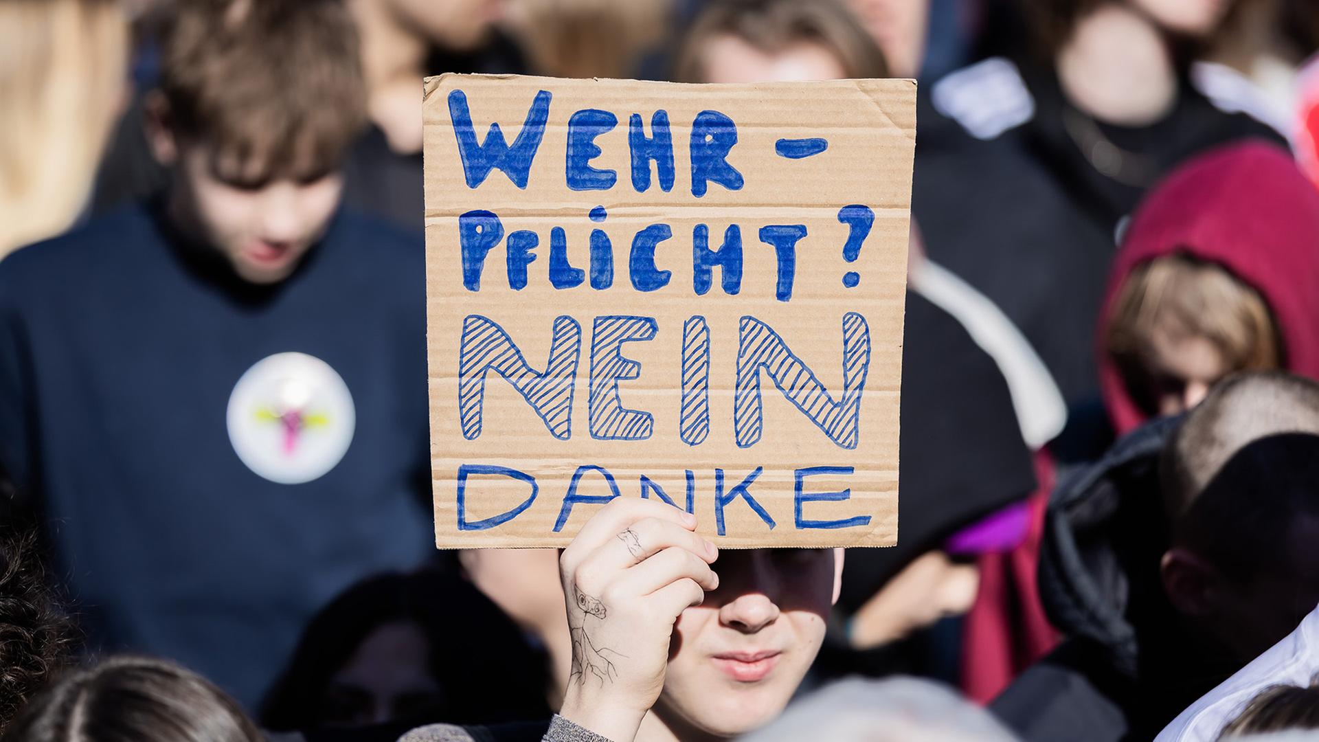 Schüler demonstrieren gegen Wehrpflicht in Berlin und Brandenburg